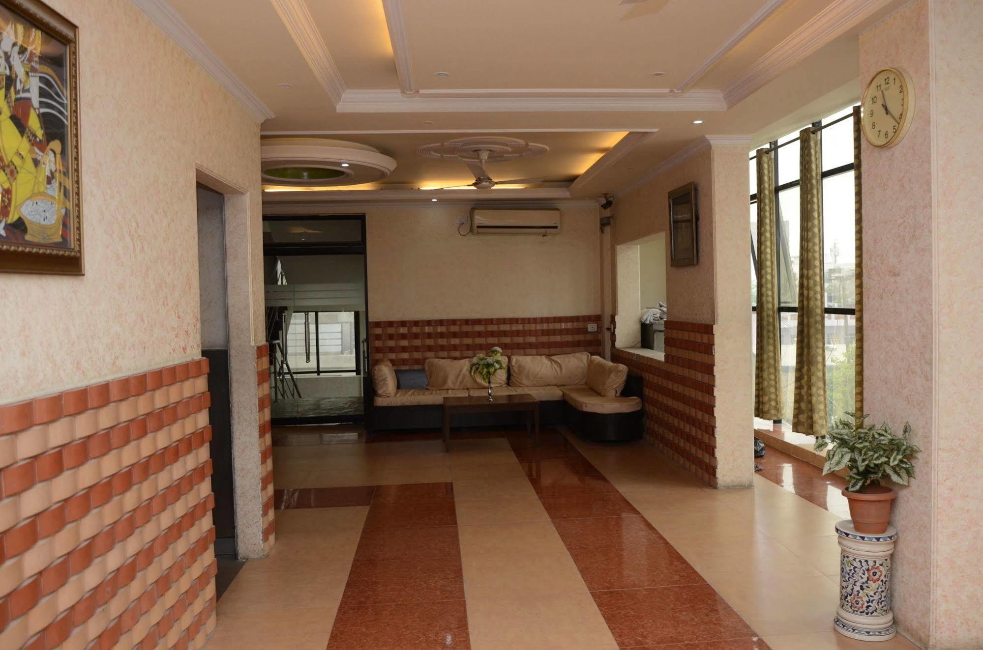 Fabexpress Grand Shoba Hotel New Delhi
